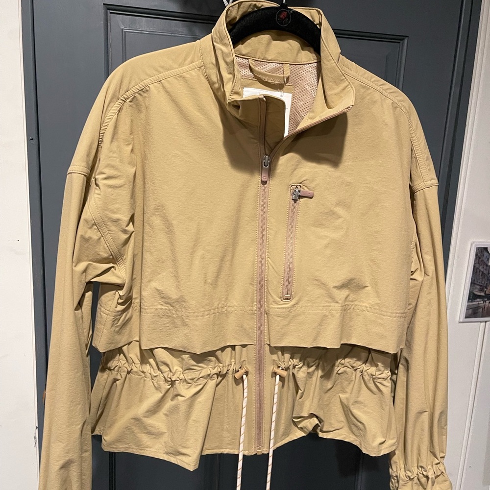 GAP Women's Utility Jacket in Tan